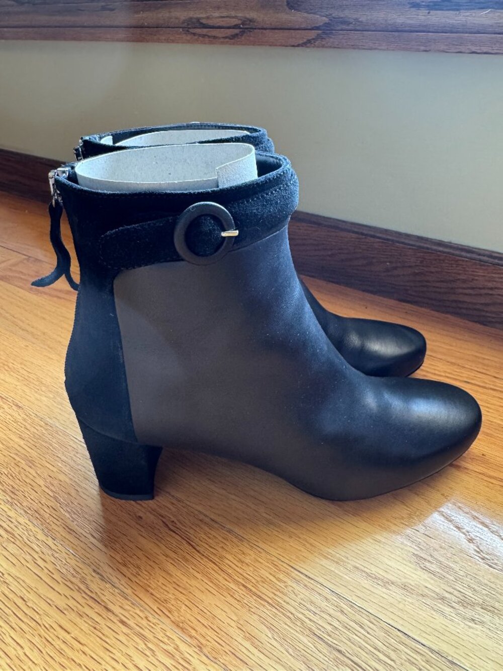 *NEW w/ box* Aquatalia by Marvin K. black leather waterproof ankle boot, women 8